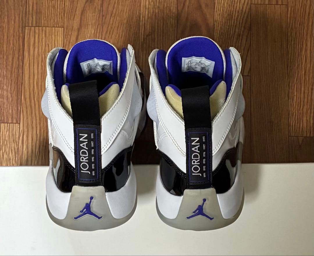 ナイキ ジョーダンブランドジャンプマンツートレイ \"ホワイト/ダークコンコルド\"