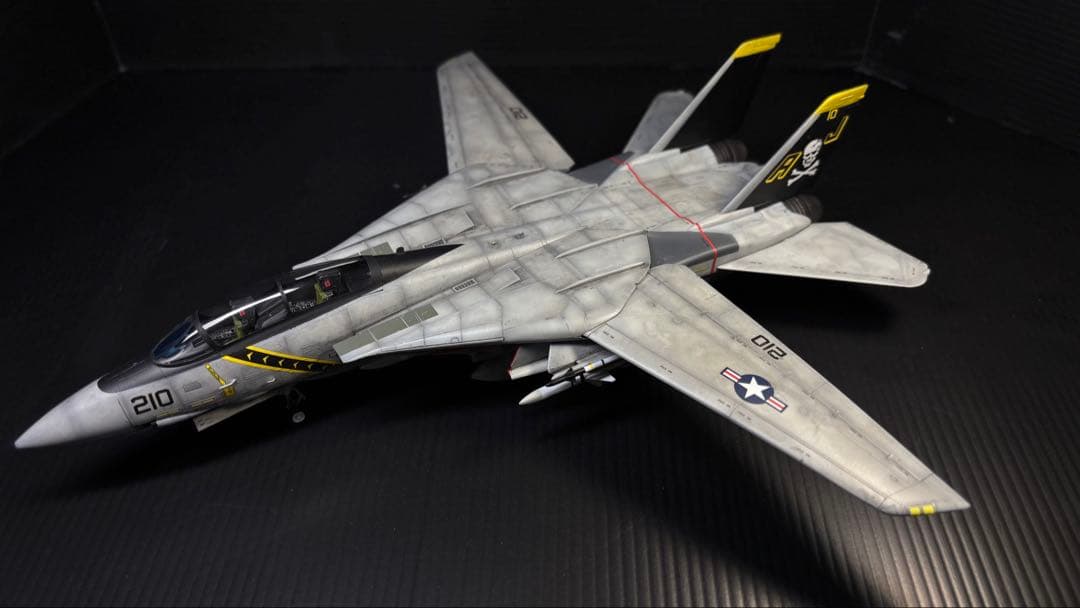 F-14A トムキャット ハイビジ 1/72プラモデル 完成品