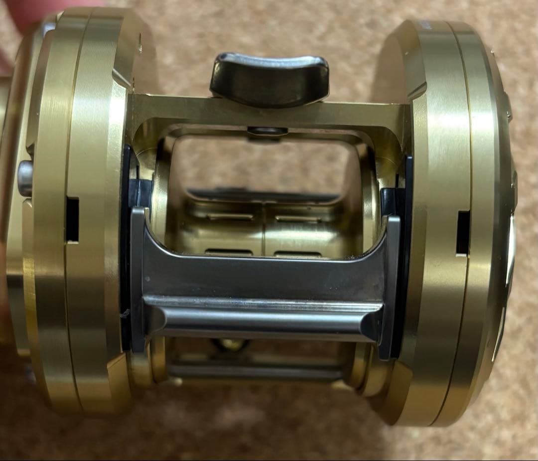 【美品】（Daiwa）21 BASARA 200（右巻き）