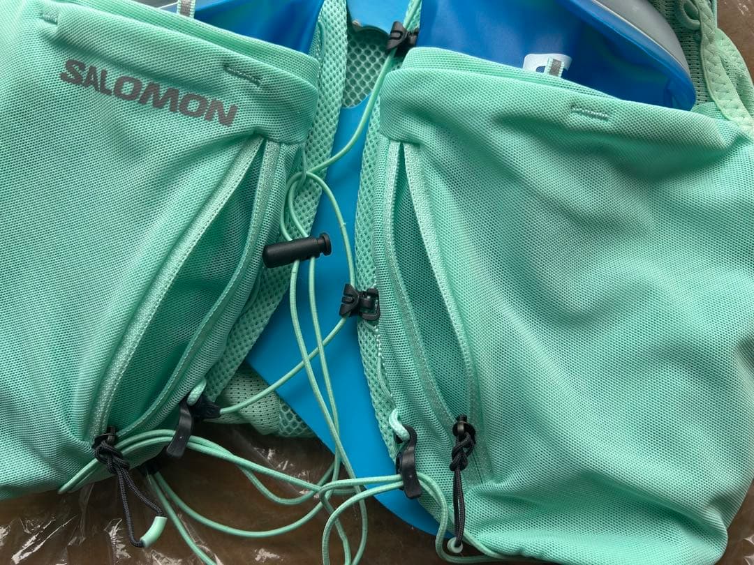 【新品未使用】レディース向け [サロモン] リュック12l フラスク付