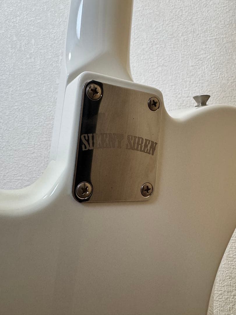 SILENT SIREN エレキギター ホワイト