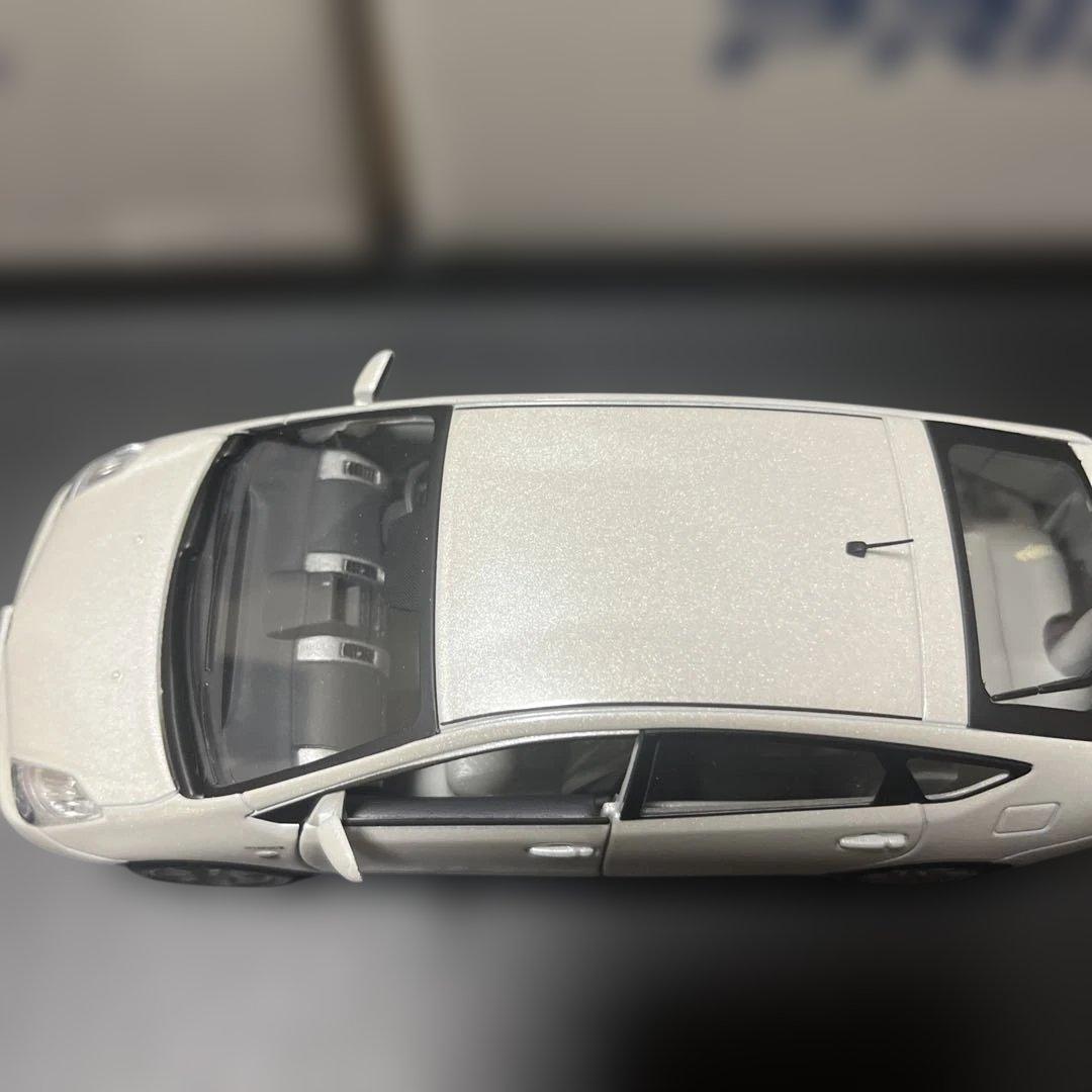 非売品　トヨタ　プリウス　カラーサンプル　ホワイトパールクリスタルシャイン