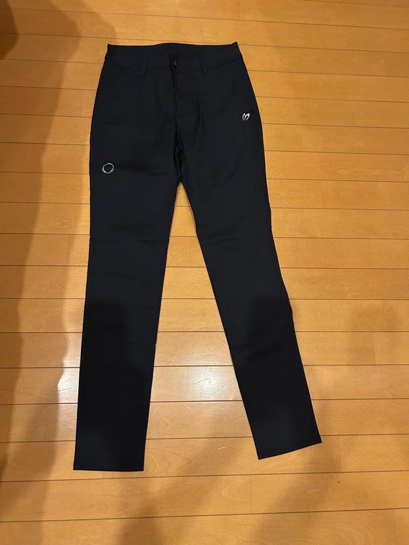 マスターバニーネイビーパンツ