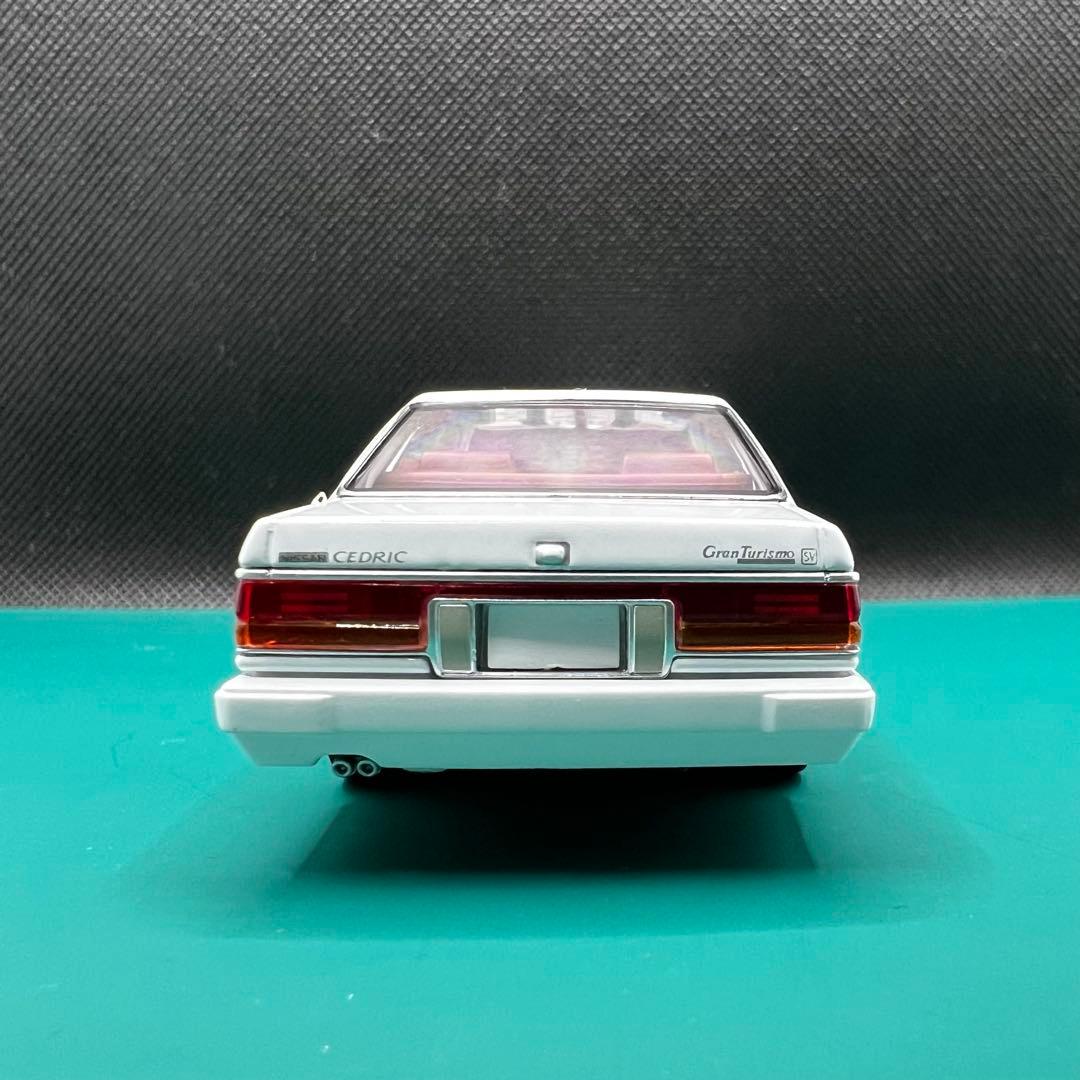 セドリック1987 トミカリミテッドヴィンテージ ネオ　LV-N43 22a 白