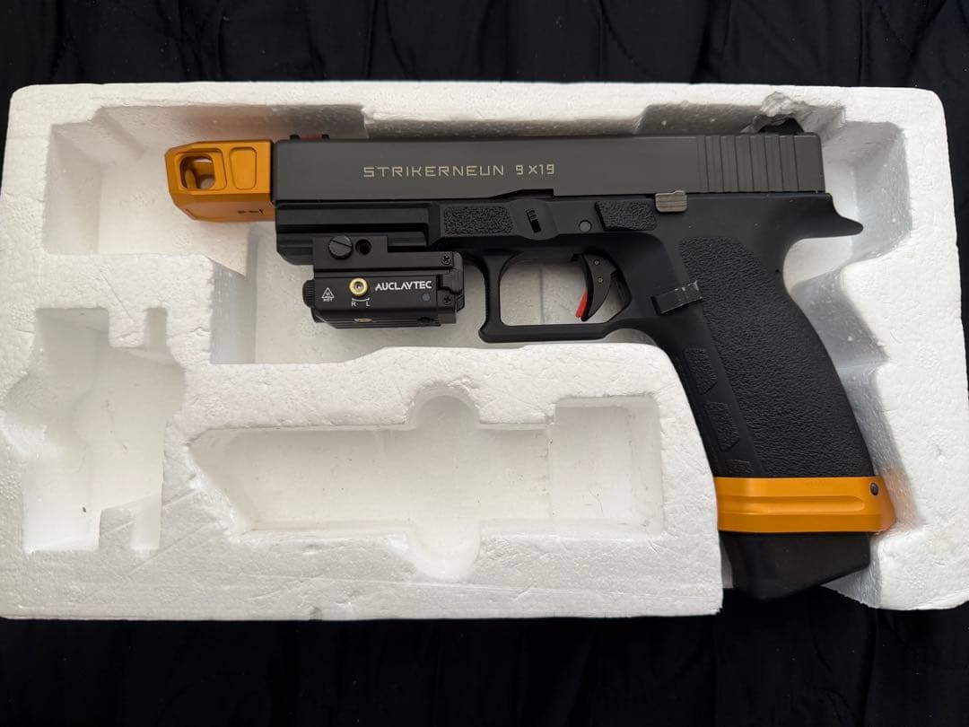 ①Carbon8 STRIKERNEUN 9x19 co2トイガン＊AI出品です