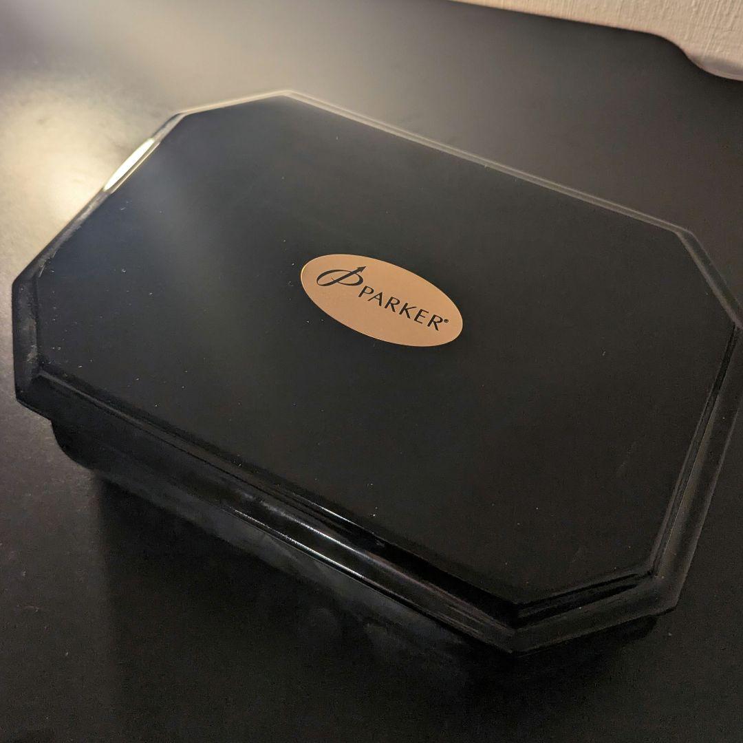 Parker Duofold 120周年記念限定モデル 'Lucky 8'